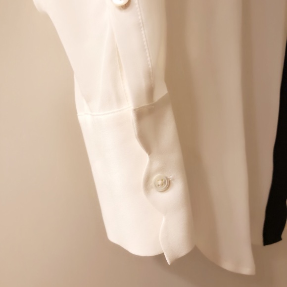 Banana Republic Scalloped White Silk Blouse - Picture 4 of 4